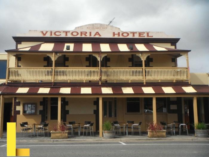 Hotels near dobbs creek recreation center