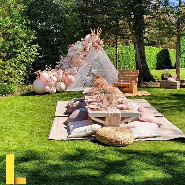 Boho Low Picnic Table - MagicFlowersEventRentals|Luxury Party Props ...