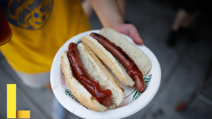 Healthy picnic food ideas and Whole Foods picnic foods list.