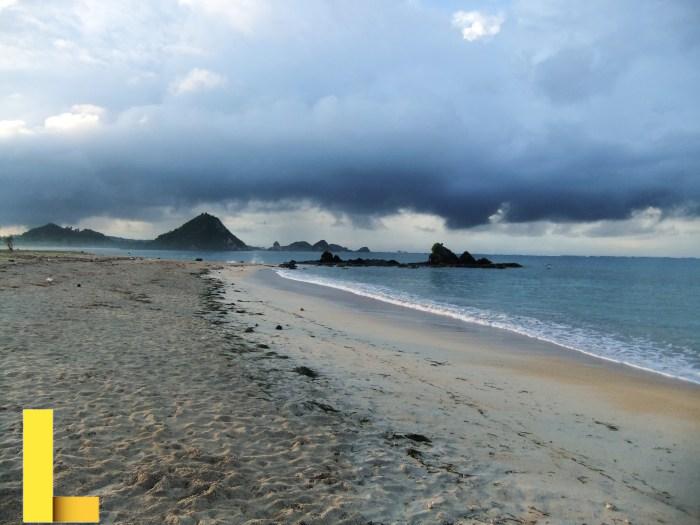 File:Kuta Beach Lombok.JPG - Wikimedia Commons