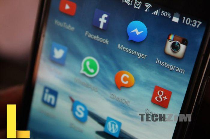 Social apps in smartphone | Source: wallboat.com/social-apps… | Flickr