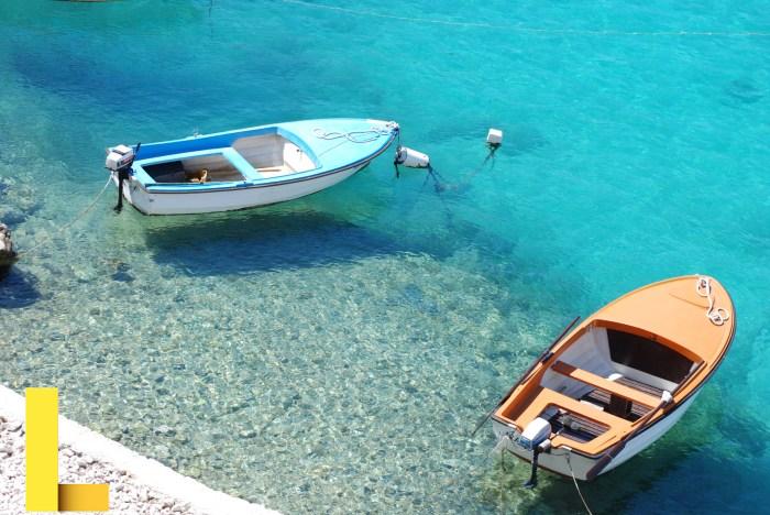 Floating picnic table