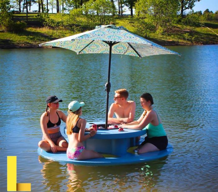 There's Now a Floating Picnic Table You Can Use in a Lake or a Pool