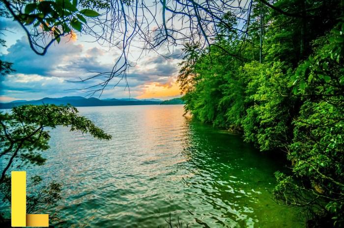 Scenery At Lake Jocassee Free Stock Photo - Public Domain Pictures