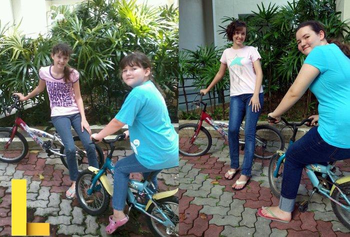 Recreated Family Photos from Around the World | PetaPixel Recreated Family Photos from Around the World | PetaPixel